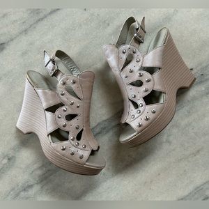 BCBGeneration Platform Sandals Gray/Taupe/Pearl 8 Ankle Strap Buckle Jeweled